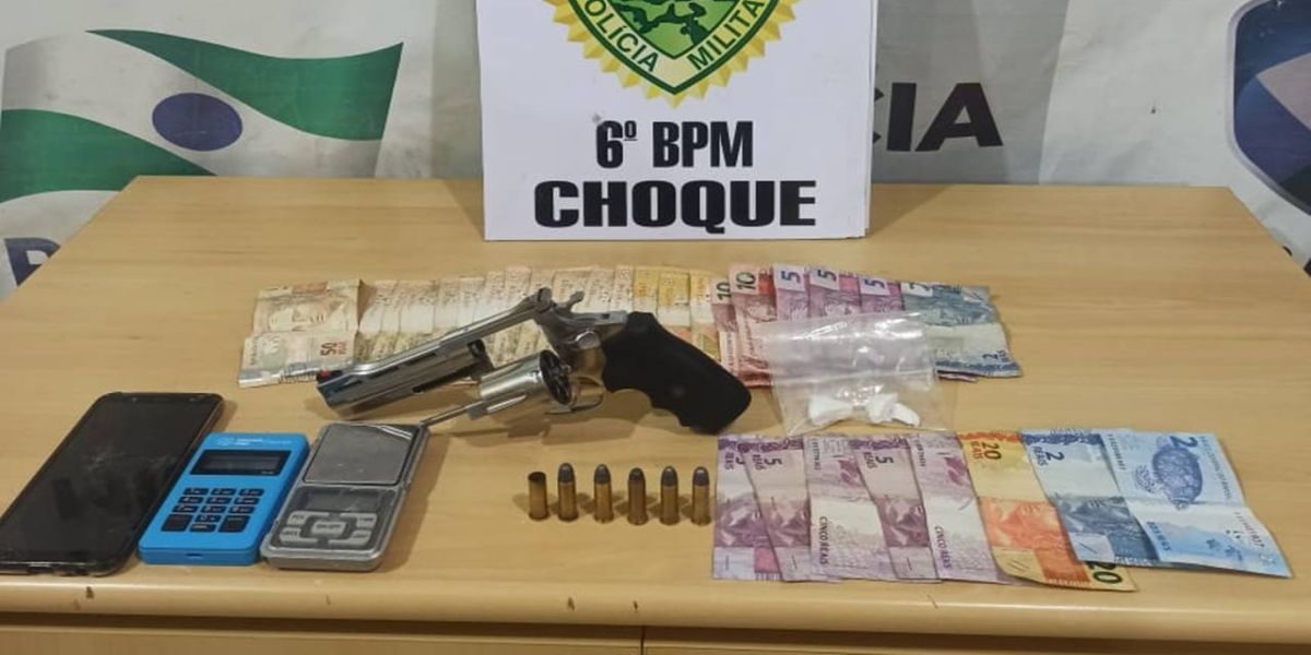 PM apreende indivíduos por porte ilegal de arma de fogo e tráfico de drogas no Esmeralda