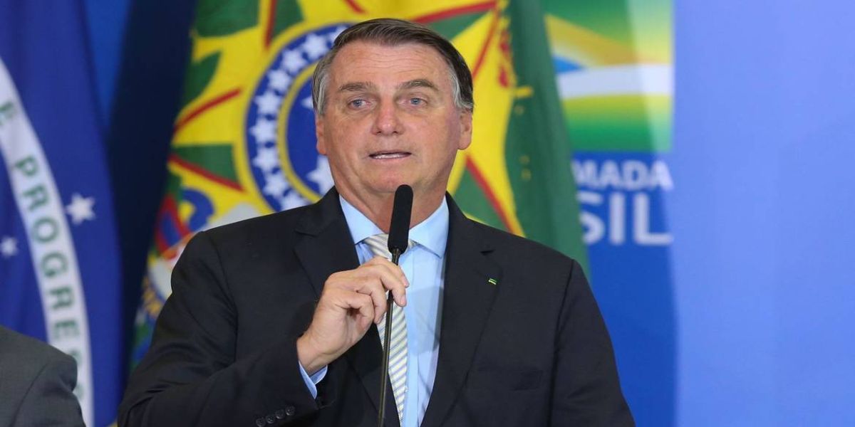 Bolsonaro zera PIS e Cofins do diesel e do gás de cozinha e preços aumentam nas refinarias
