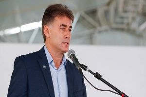 Imagem referente a notícia: Paranhos deixa Turismo e reaparece na Casa Civil em meio a articulações políticas