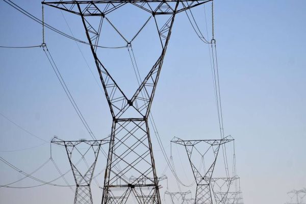 Bolsonaro sanciona lei que reduz efeitos da pandemia no setor elétrico