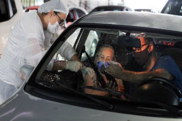 Covid-19: Cascavel começa a vacinar idosos com 80 anos