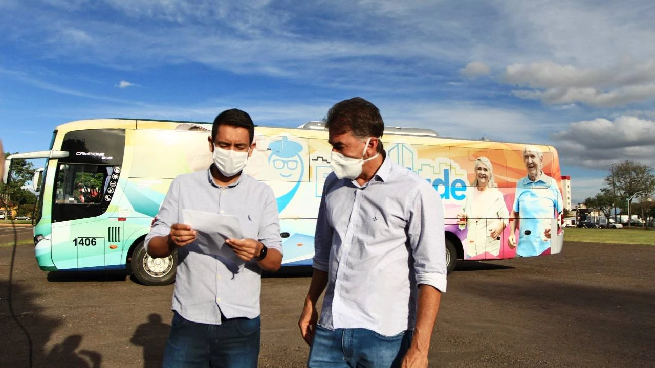 Foto relacionada a notícia: Prefeitura disponibiliza transporte para idosos se vacinarem