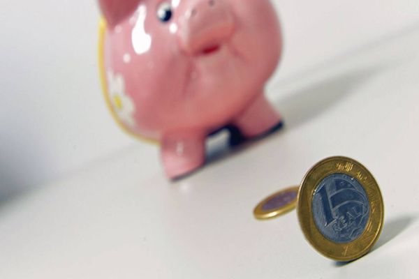 Fim de auxílio: Poupança tem maior retirada líquida em fevereiro em cinco anos