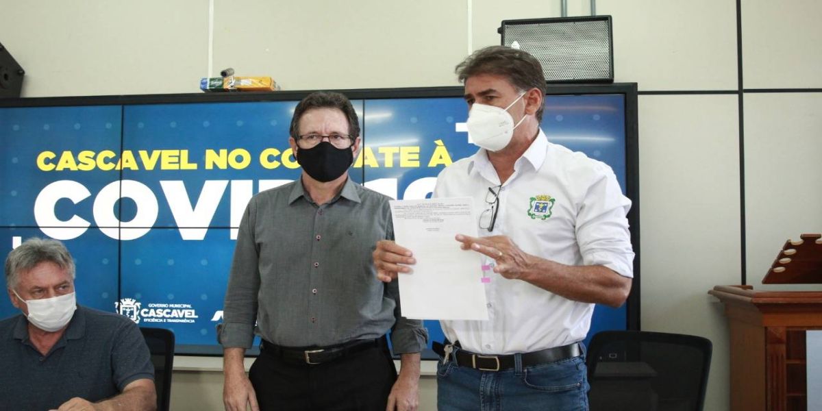 Prefeito sanciona lei para aquisição de vacinas contra a Covid-19