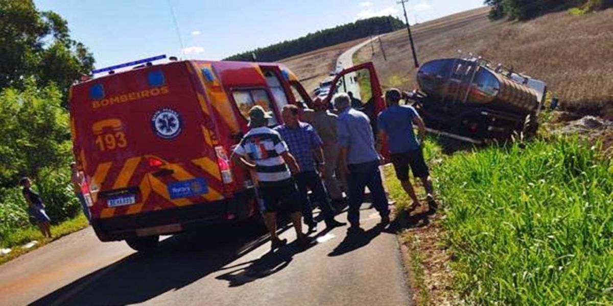 Acidente com trator, caminhão e carro de passeio deixa três feridos na PR-317 em Ouro Verde do Oeste