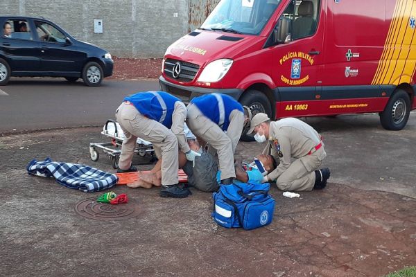 Imagem referente a notícia: Sol atrapalha visibilidade e Motociclista fica ferido após colisão de trânsito no Bairro Periolo
