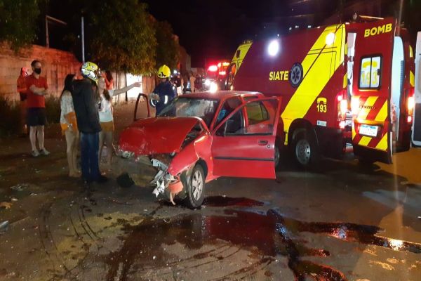 Quatro pessoas ficam feridas após grave colisão na Rua Pernambuco