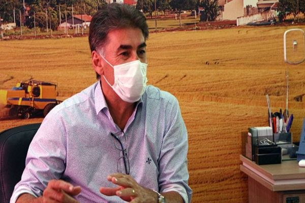 Paranhos vai a Brasília para tratar sobre a compra das vacinas