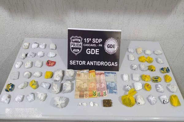 GDE apreende mulher por tráfico de drogas no Bairro Santa Felicidade
