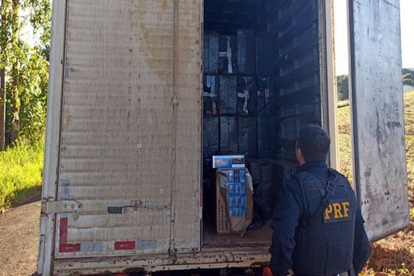 PRF apreende R$ 375 mil reais em cigarros em Santa Tereza do Oeste