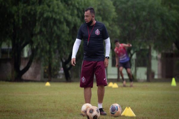 Coluna Debate Bola: Entrevista exclusiva com Alex Alves, treinador do Cascavel CR