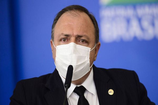 Ao Congresso, Pazuello nega atraso em cronograma de vacinação