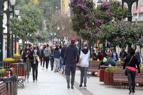 Pandemia de Covid-19 levou 171 dias para chegar aos 399 municípios