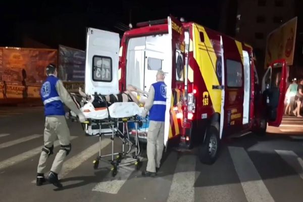 Imagem referente a notícia: Duas pessoas ficam feridas após colisão de trânsito na Rua Marechal Floriano