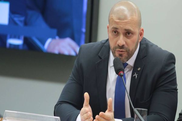 Alexandre de Moraes determina prisão domiciliar para Daniel Silveira