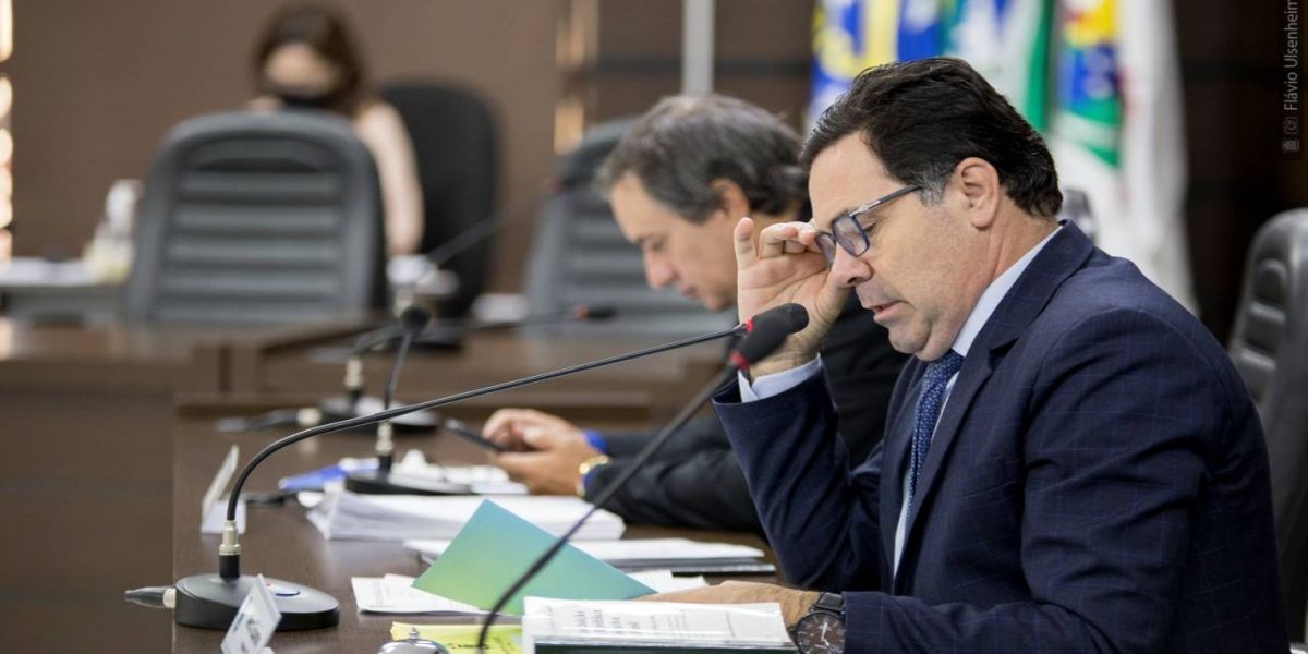 Câmara aprova multa para quem furar fila da vacinação para Covid-19