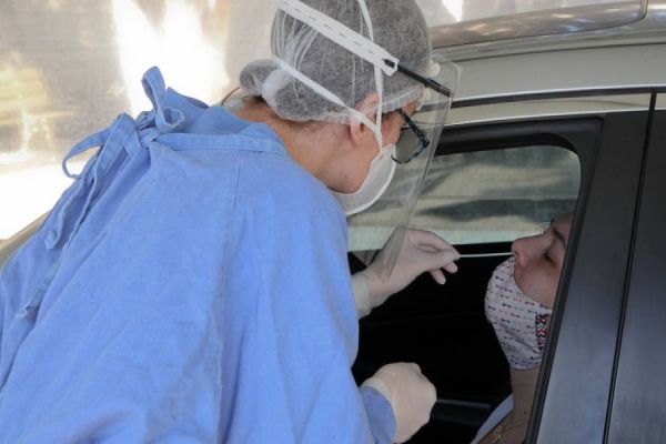 Paraná lidera testagem da Covid-19 e é referência para o País