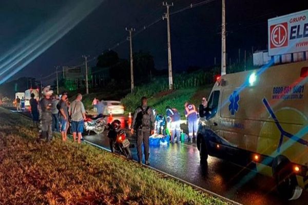 Homem cai de carro em movimento e morre atropelado na rodovia BR-376