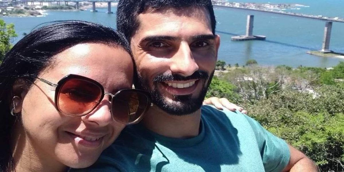 Mulher é esfaqueada 8 vezes, salta de carro para se salvar e morre em hospital