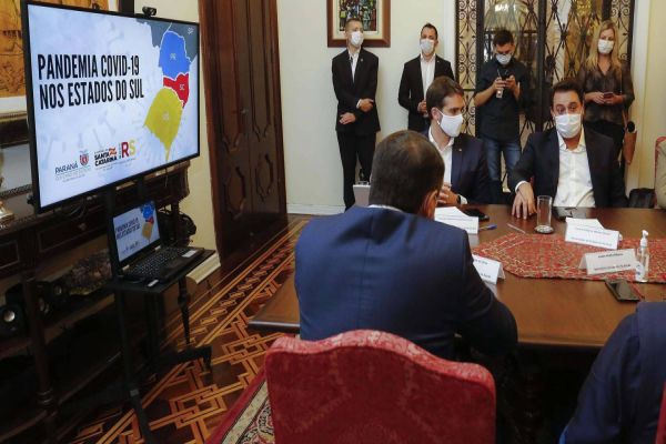 Paraná formaliza intenção de comprar 16 milhões de vacinas contra a Covid-19