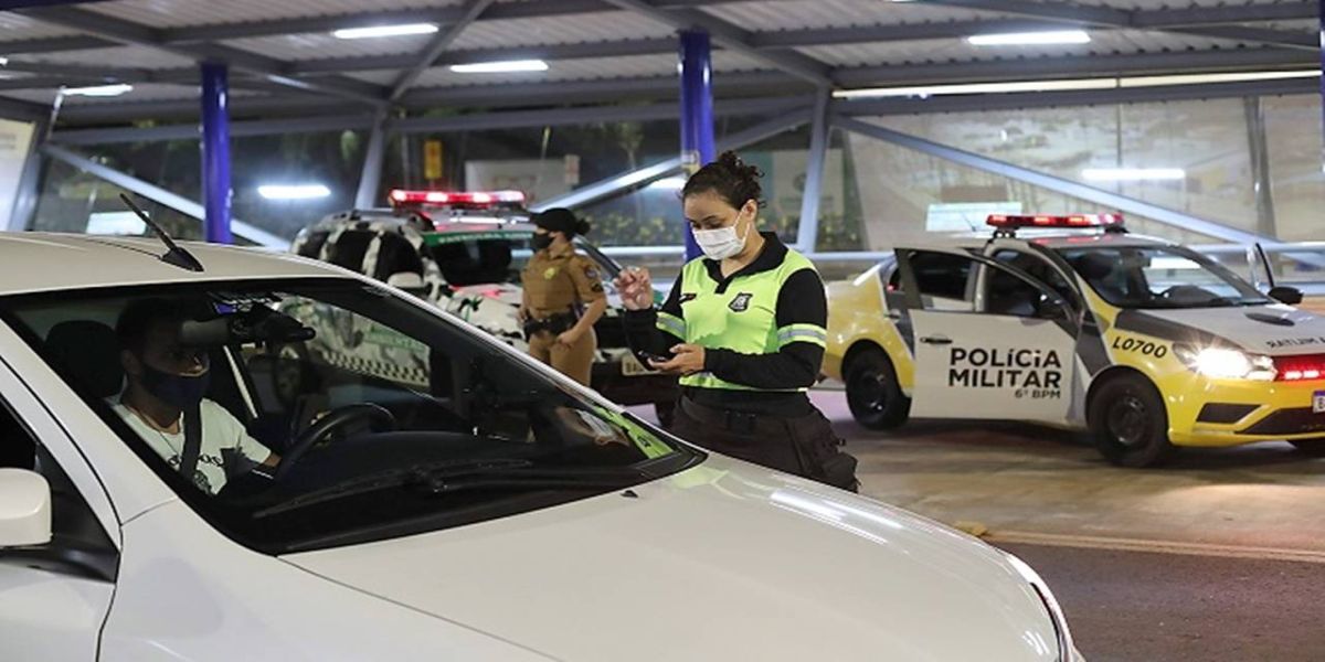 Operação Toque de Recolher aborda 63 veículos