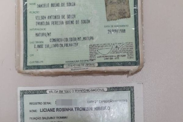 Documentos são esquecidos na Central de Vacinação