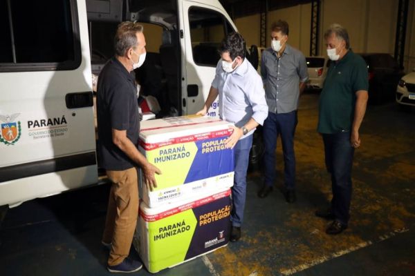 "Temos pressa em vacinar", diz Paranhos ao receber novo lote de vacinas