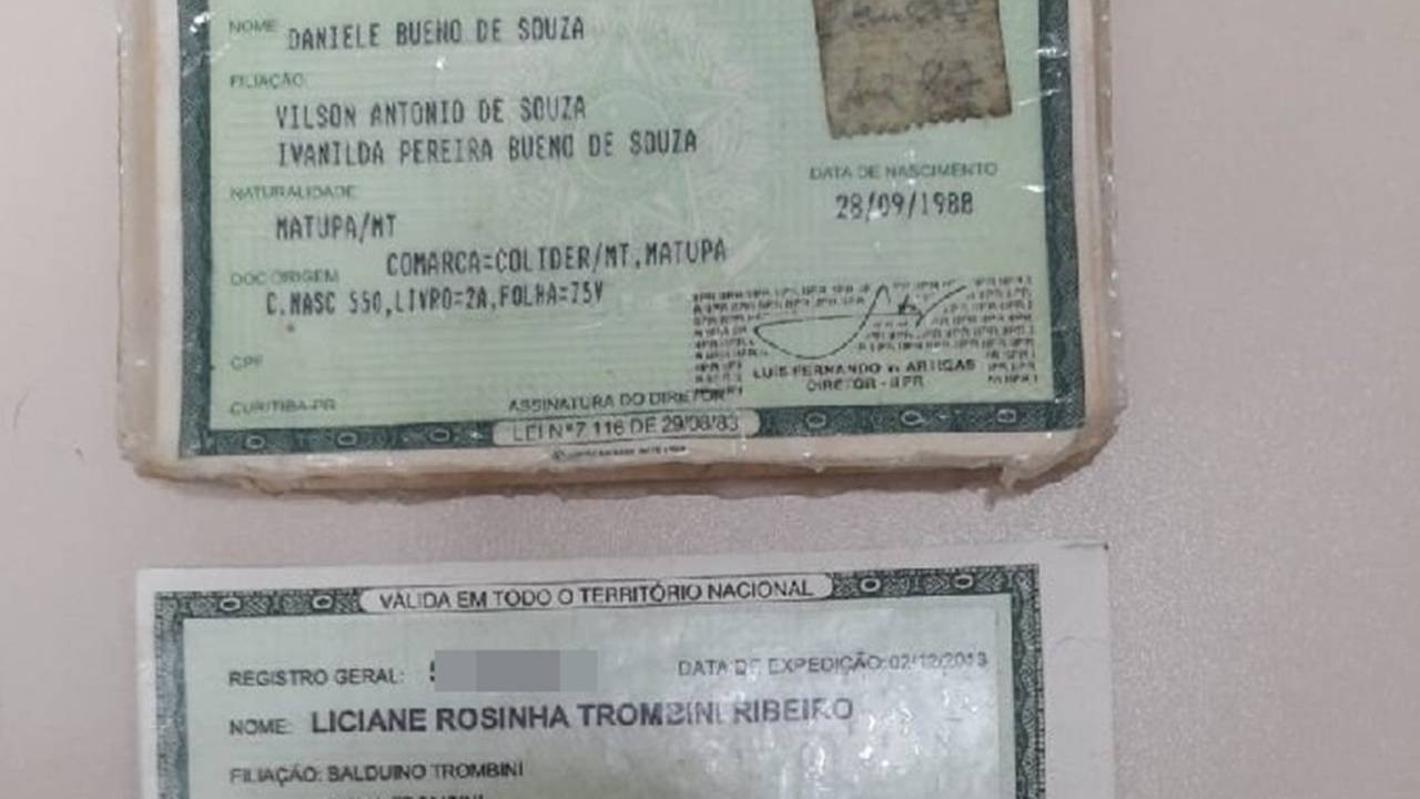 Documentos são esquecidos na Central de Vacinação