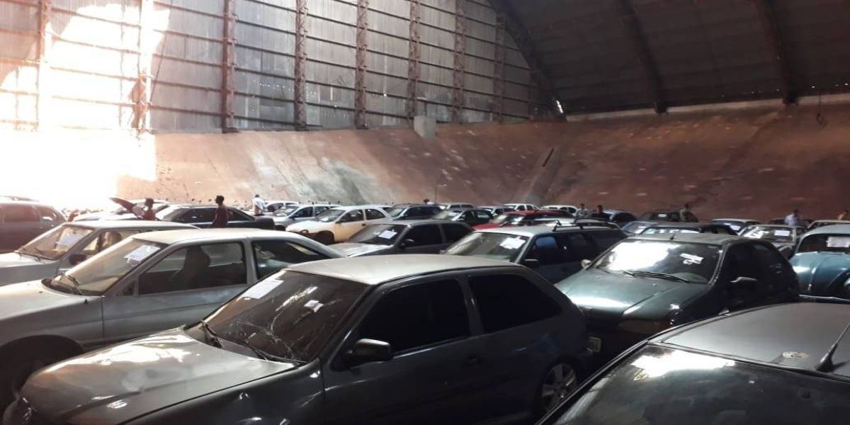 Licitação prevê redução de até 50% no valor para remoção e diária de veículos apreendidos