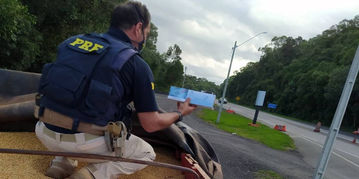 PRF apreende mais de R$ 2,6 milhões em cigarros contrabandeados no Paraná