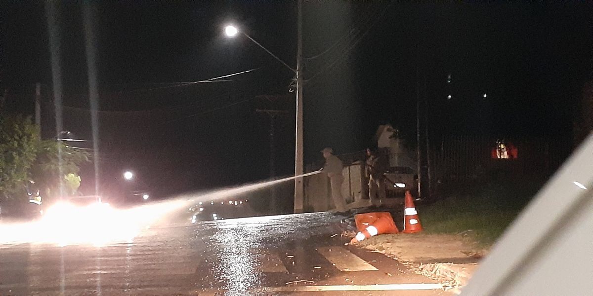 Rua Ipanema é parcialmente fechada para lavagem de pista