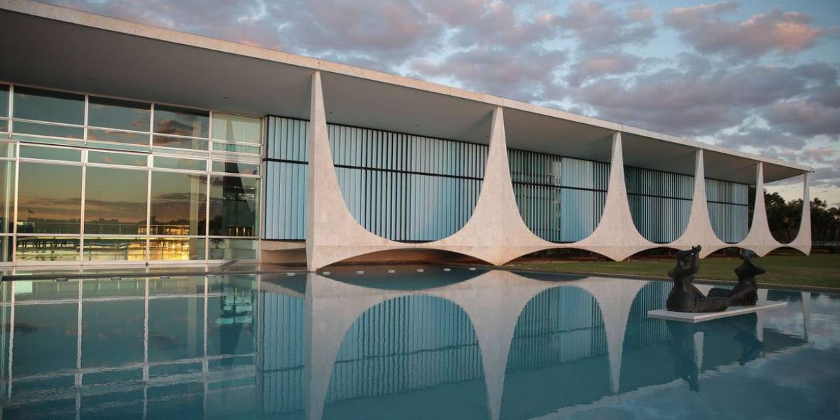 Bolsonaro recebe hoje governadores e presidentes de outros Poderes