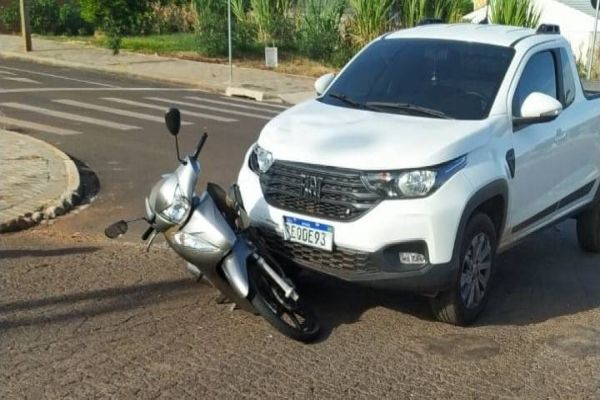 Motociclista fica ferida após colisão de trânsito no Bairro Cascavel Velho
