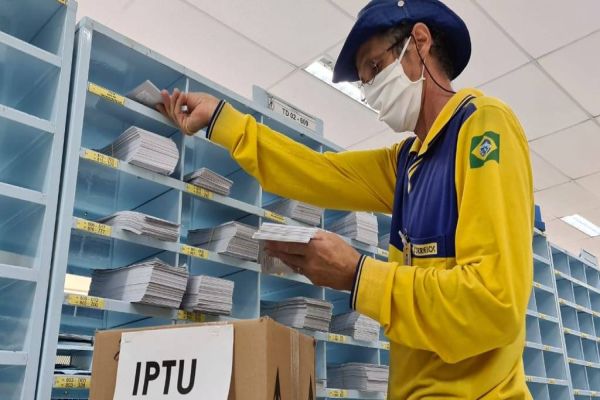 Carnês do IPTU 2021 começam a ser enviados aos contribuintes, em Cascavel