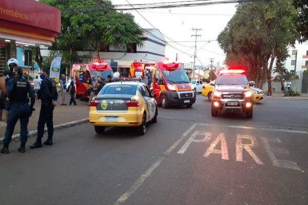 Imagem referente a notícia: Mulher é esfaqueada e outra é agredida após grande confusão na Rua Jorge Lacerda