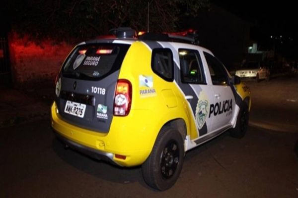 Dupla encapuzada assalta comércio, amarra as vítimas, leva R$ 5 mil e celulares no Cascavel Velho