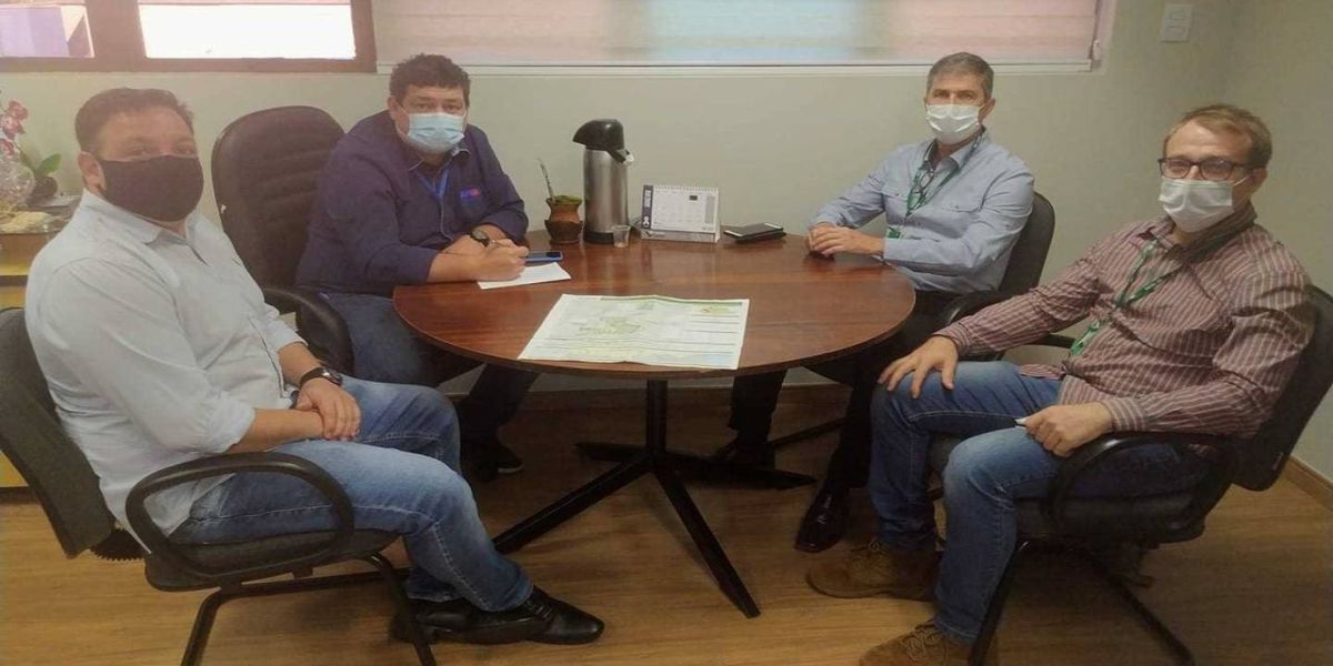 Representantes do Incra divulgam programa Titula Brasil na Amop