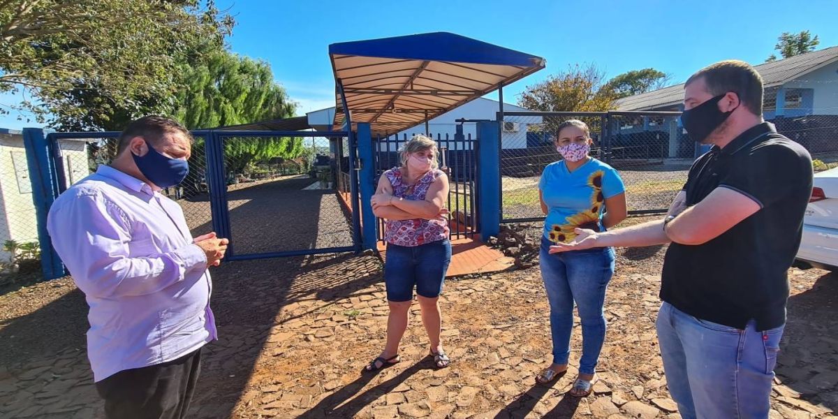 Melo ouve diretoras e busca segurança no trânsito para alunos em São Salvador