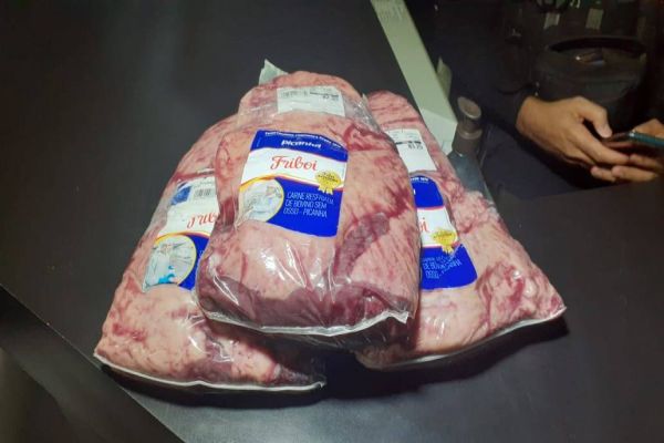 Homem é detido após furtar peças de picanha em supermercado no Bairro Floresta