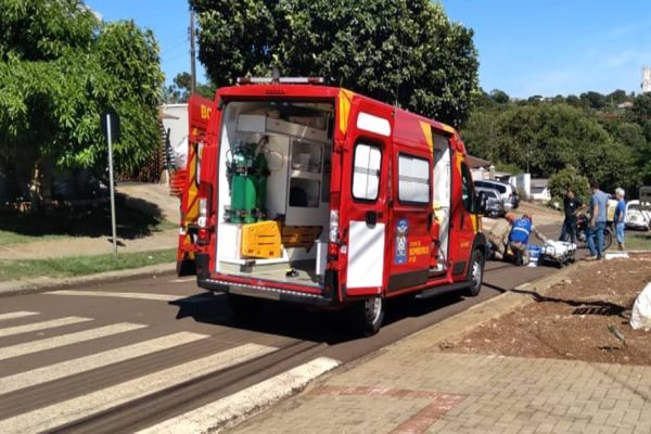 Imagem referente a notícia: Motociclista fica ferido após queda de moto no Bairro Periolo em Cascavel