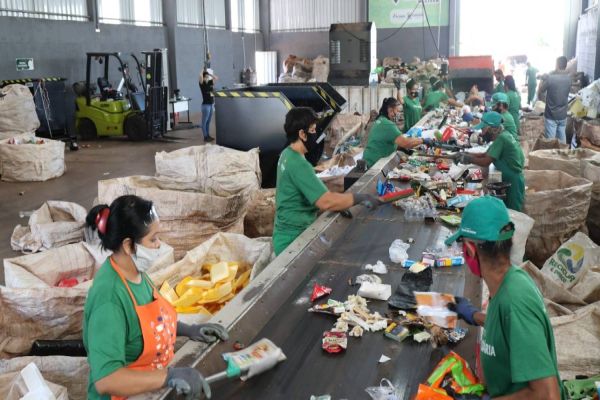 Imagem referente a notícia: Ecopontos transformam a vida dos recicladores em Cascavel