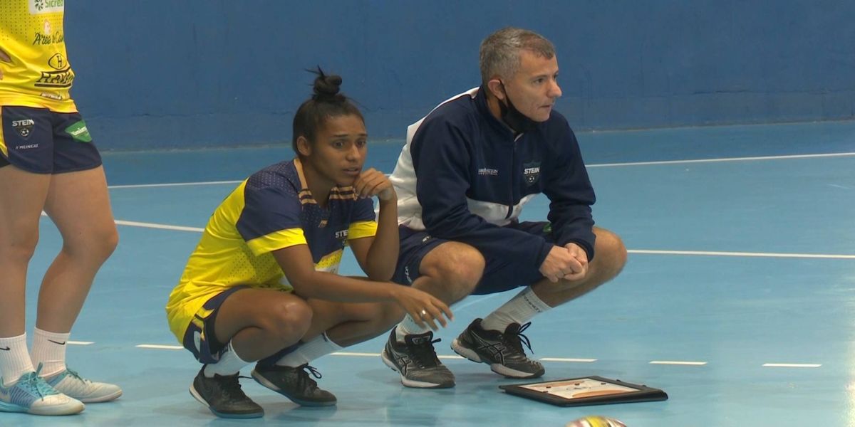 Jackinha é novo reforço do Stein Cascavel Futsal