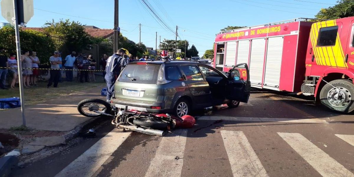 Três pessoas ficam gravemente feridas em colisão de trânsito no Bairro Periolo em Cascavel