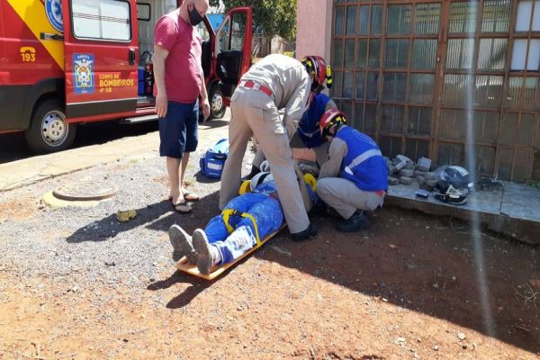 Imagem referente a notícia: Motociclista fica ferido após colisão de trânsito na Rua Ciro Monteiro no Bairro Brasília