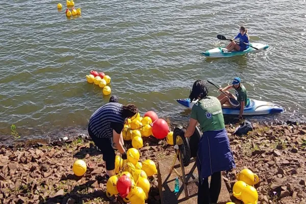 Foto relacionada a notícia: Prefeitura realiza manutenção nas raias do Lago Municipal para a seletiva Nacional de Canoagem
