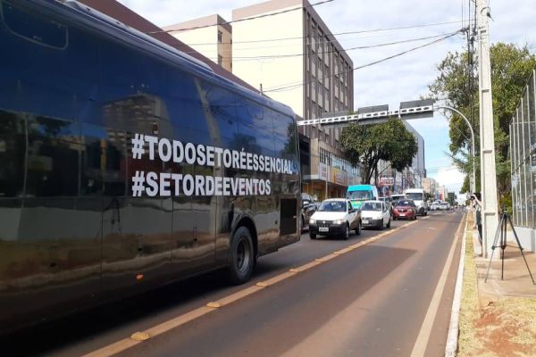 Empresários do ramo de eventos realizam manifestação para a reabertura de seus estabelecimentos