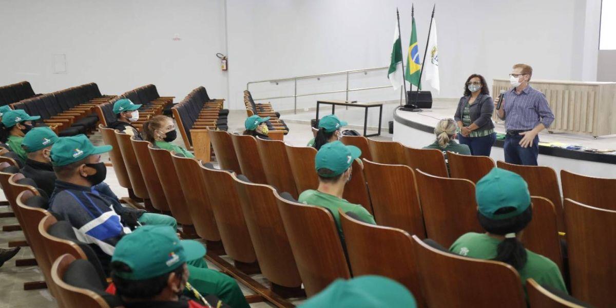 Treinamento de cooperados de materiais recicláveis consolida a parceria entre o Município