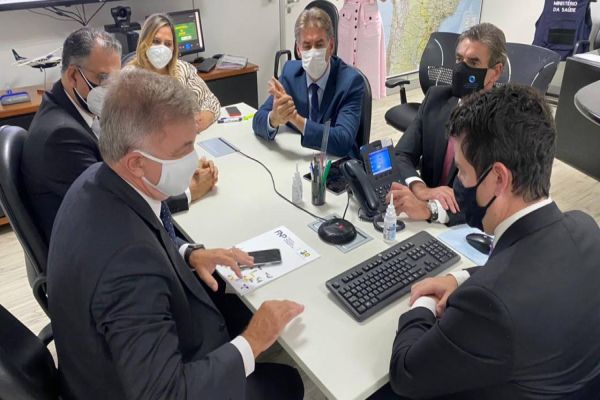 Paranhos participa de reunião em Brasília para discutir compra de vacina
