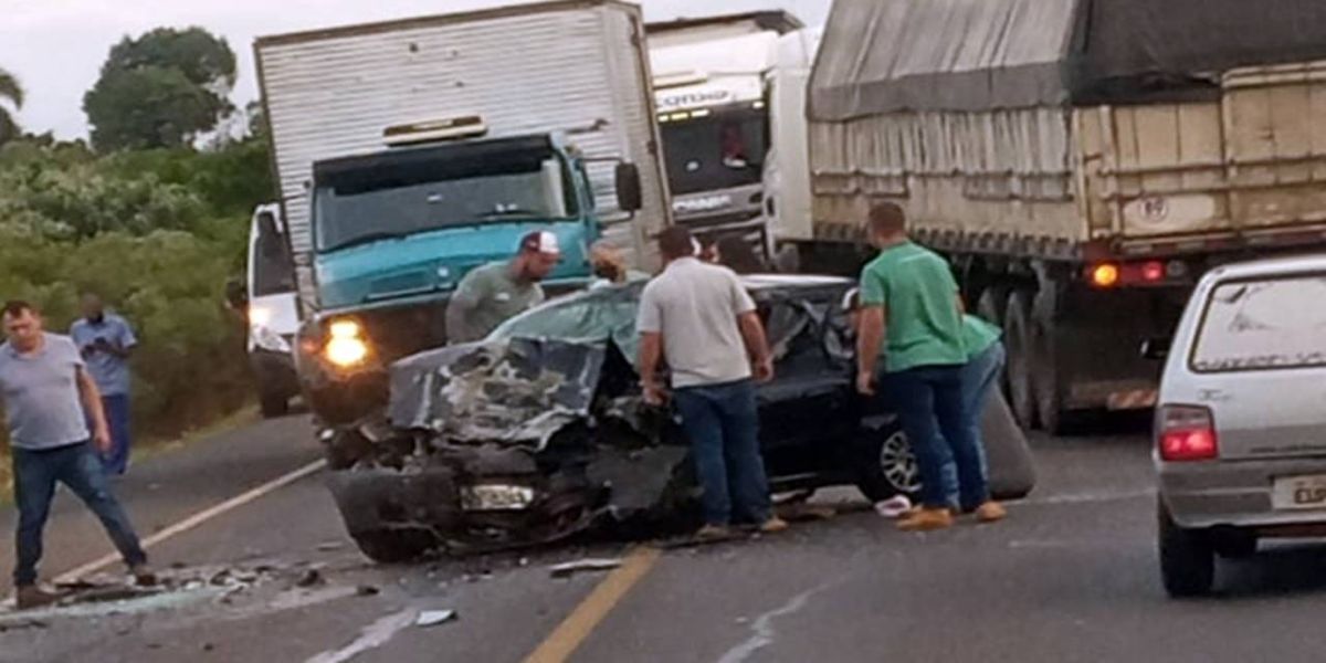 Colisão frontal na BR-373 deixa dois mortos e quatros feridos