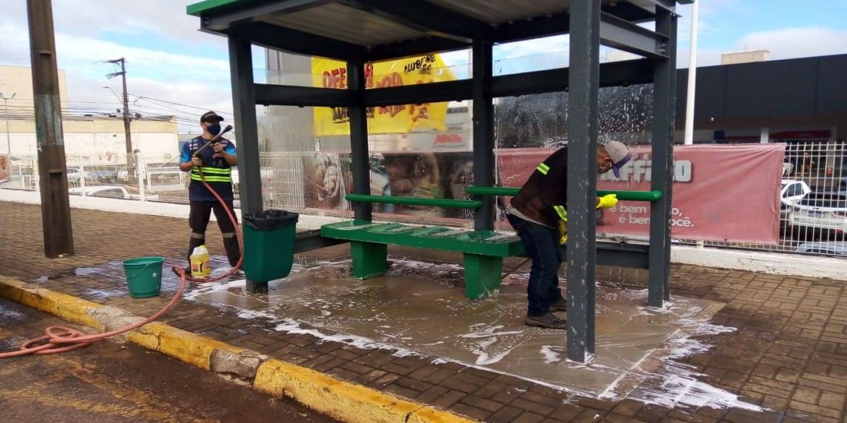 Transitar promove limpeza nas estações e abrigos de ônibus